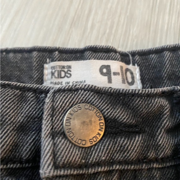 Zara Girls Distressed Black Shorts - Picture 3 of 3